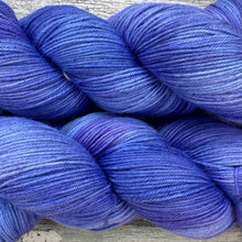 Load image into Gallery viewer, “Blue” White’s (Green) Tree frog, merino nylon sock yarn