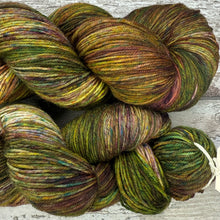 Load image into Gallery viewer, Speckled Horse Chestnut, merino nylon sock yarn