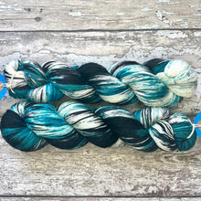 Load image into Gallery viewer, Magpie DK, merino nylon yarn