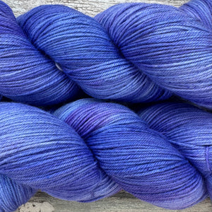 “Blue” White’s (Green) Tree frog DK, merino nylon yarn