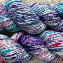 Load image into Gallery viewer, Paper Streamers Aran, merino yarn