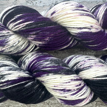 Load image into Gallery viewer, Violet Backed Starling DK, merino nylon sock yarn