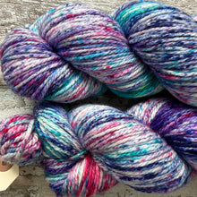 Load image into Gallery viewer, Paper Streamers Aran, merino yarn