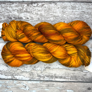 Ginger Cat DK, merino nylon yarn