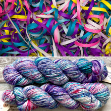 Load image into Gallery viewer, Paper Streamers Aran, merino yarn