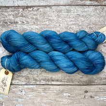 Load image into Gallery viewer, Ripples in the Pool, merino nylon sock yarn