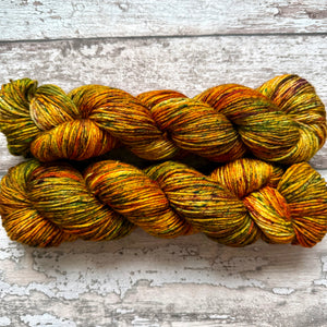 Cute Leaf Season DK, merino nylon yarn