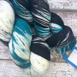 Magpie DK, merino nylon yarn