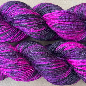 Black Tulip DK, merino nylon sock yarn
